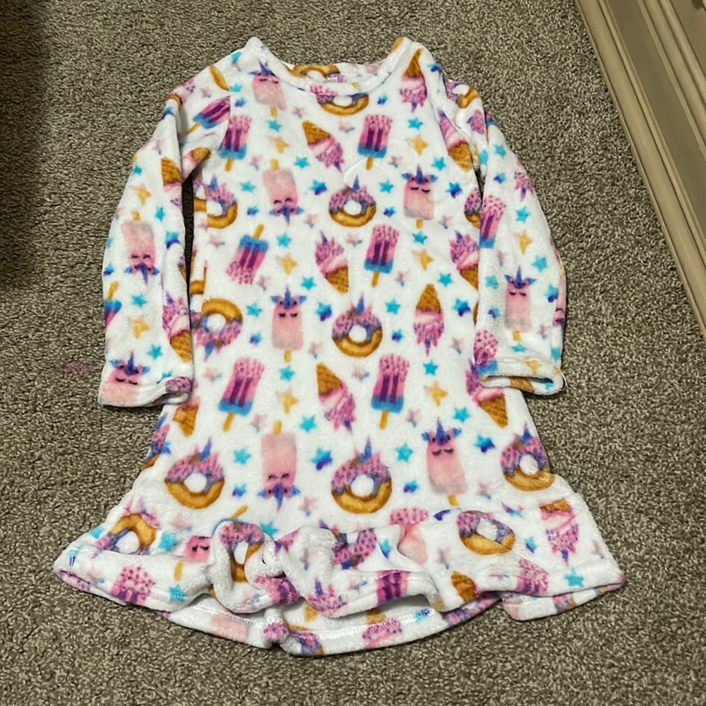 Kids Size XS Fleece Nightgown.